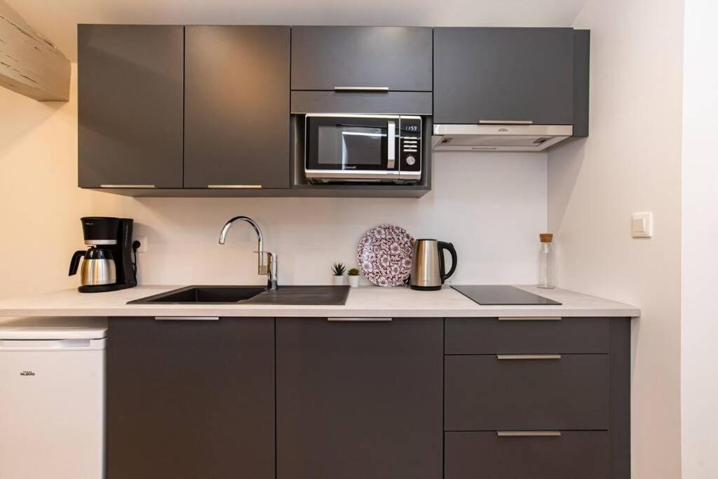 Sunny - T2 Centre Historique Apartment อาฌ็อง ภายนอก รูปภาพ