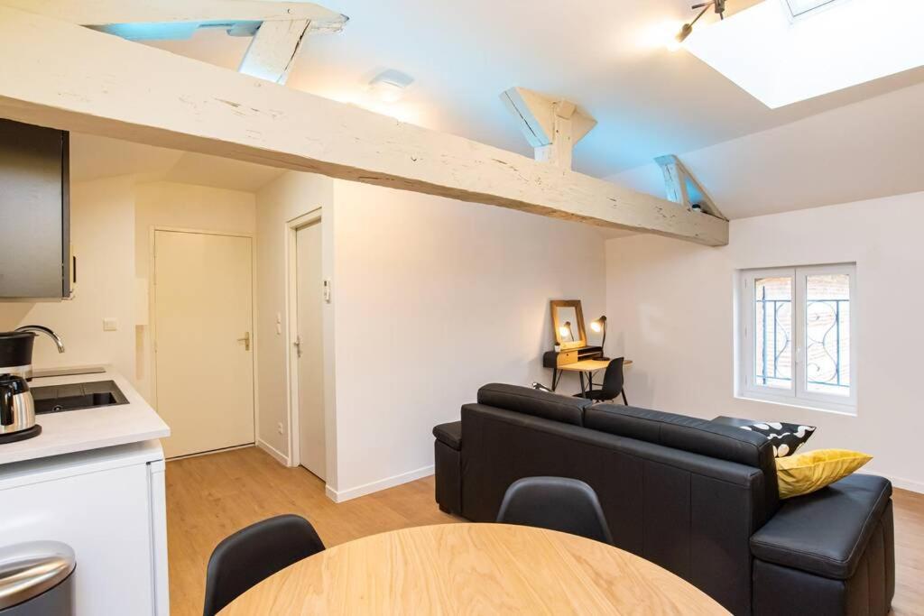 Sunny - T2 Centre Historique Apartment อาฌ็อง ภายนอก รูปภาพ