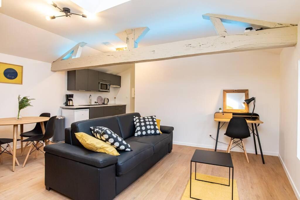 Sunny - T2 Centre Historique Apartment อาฌ็อง ภายนอก รูปภาพ