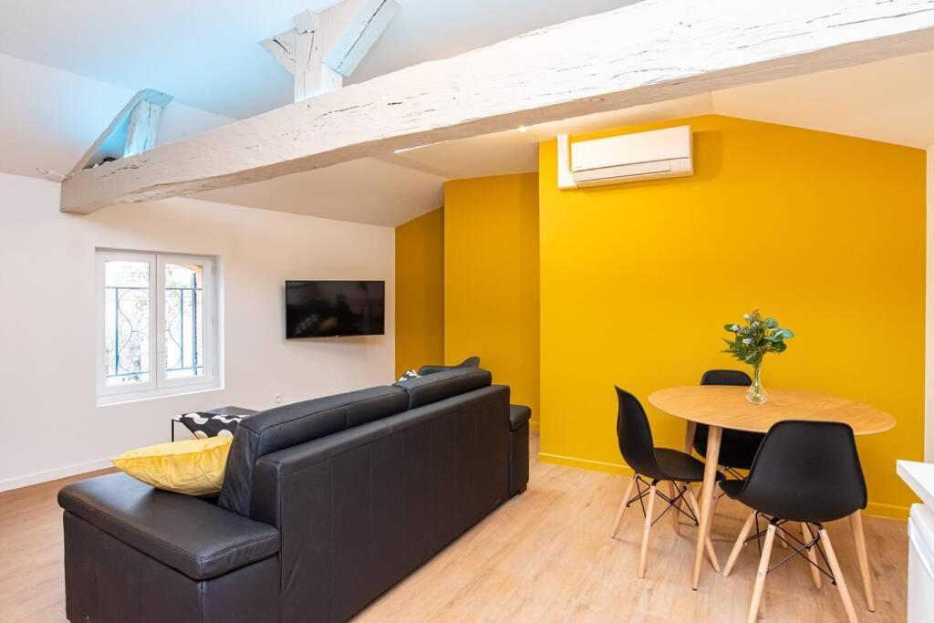 Sunny - T2 Centre Historique Apartment อาฌ็อง ภายนอก รูปภาพ
