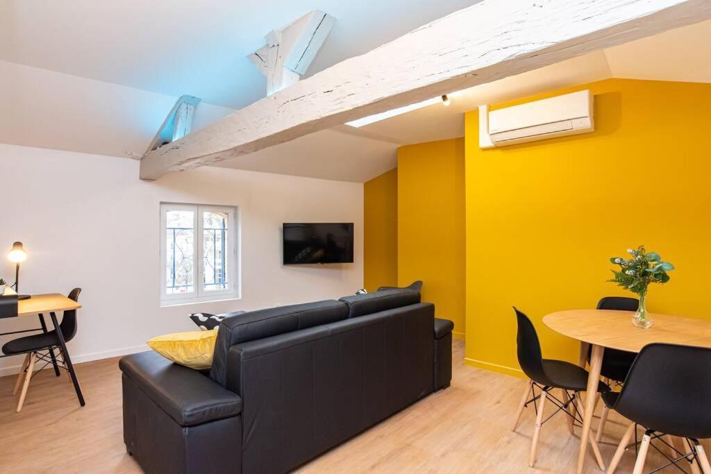 Sunny - T2 Centre Historique Apartment อาฌ็อง ภายนอก รูปภาพ
