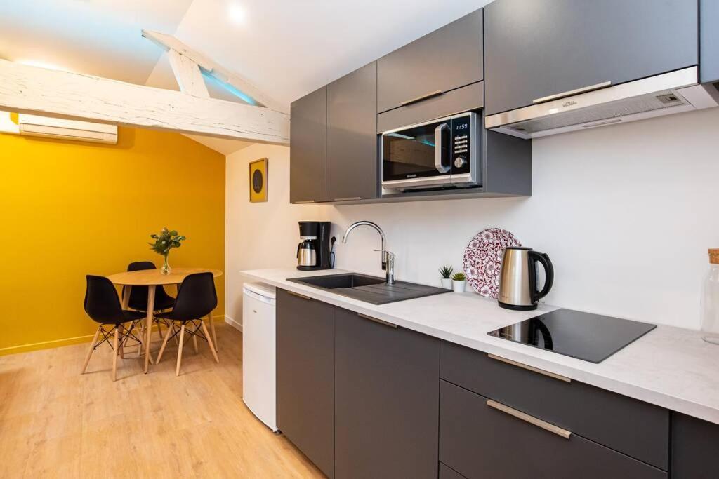 Sunny - T2 Centre Historique Apartment อาฌ็อง ภายนอก รูปภาพ