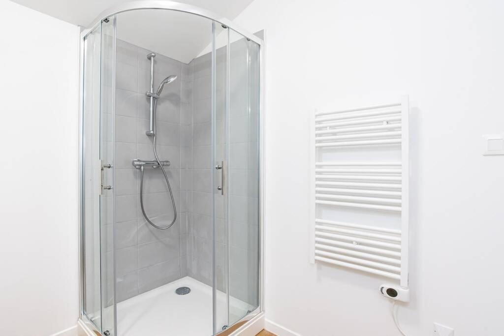 Sunny - T2 Centre Historique Apartment อาฌ็อง ภายนอก รูปภาพ